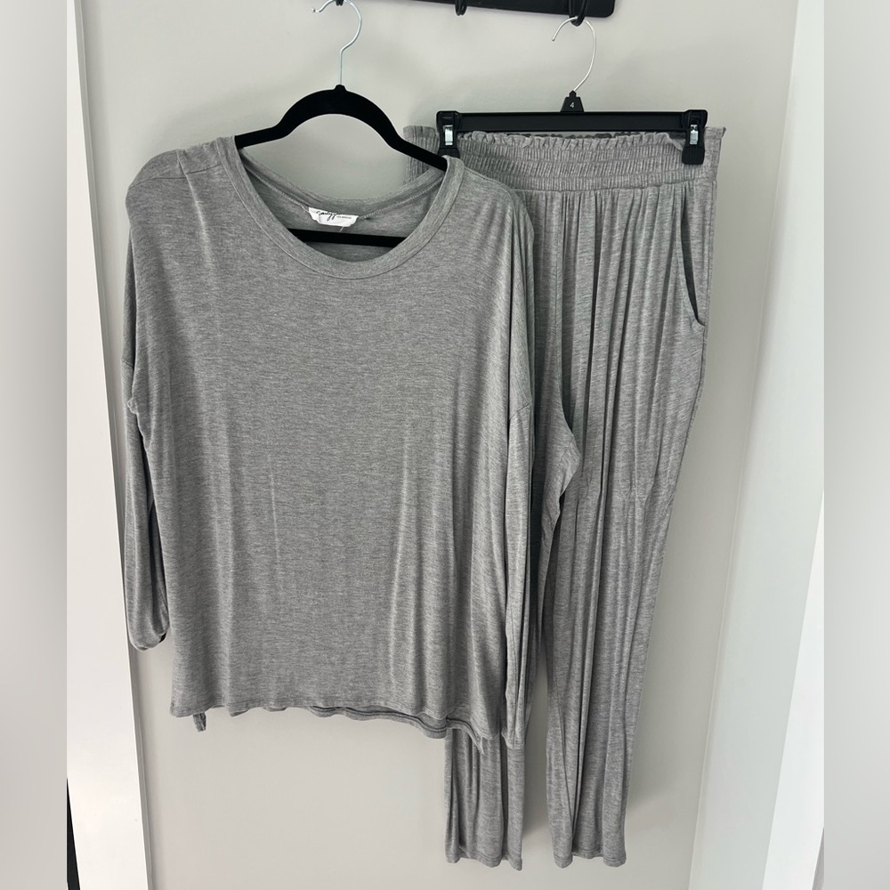 Carly Jean Los Angeles Luke Everyday Top & Bottoms Set